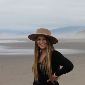 Meet your Posher, Anna